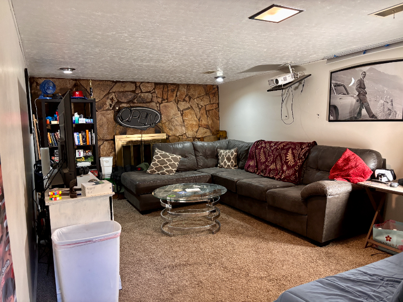 1368 Davis Ave - Photo 5 of 7