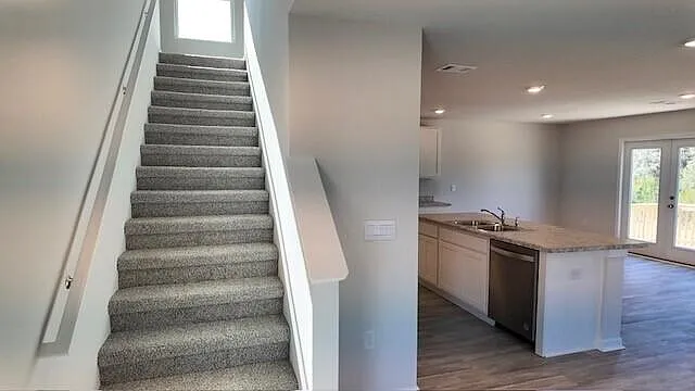 6553 Burleson Blvd - Photo 3 of 20