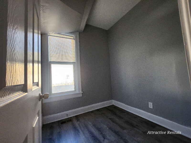 7321 S Kenwood Ave #1 - Photo 5 of 18