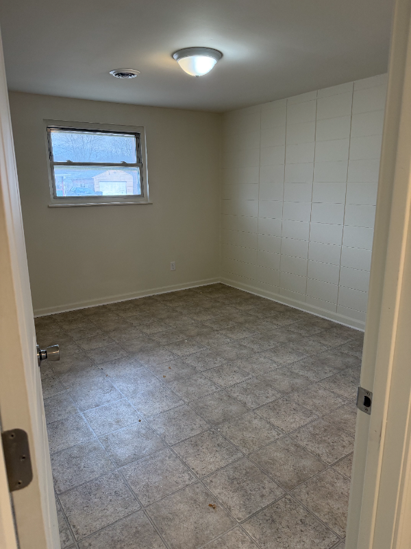 1029 E Walnut St #1 - Photo 3 of 5