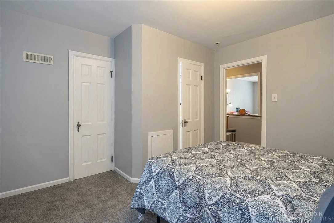 1210 Irving Ave #1BD - Photo 4 of 4