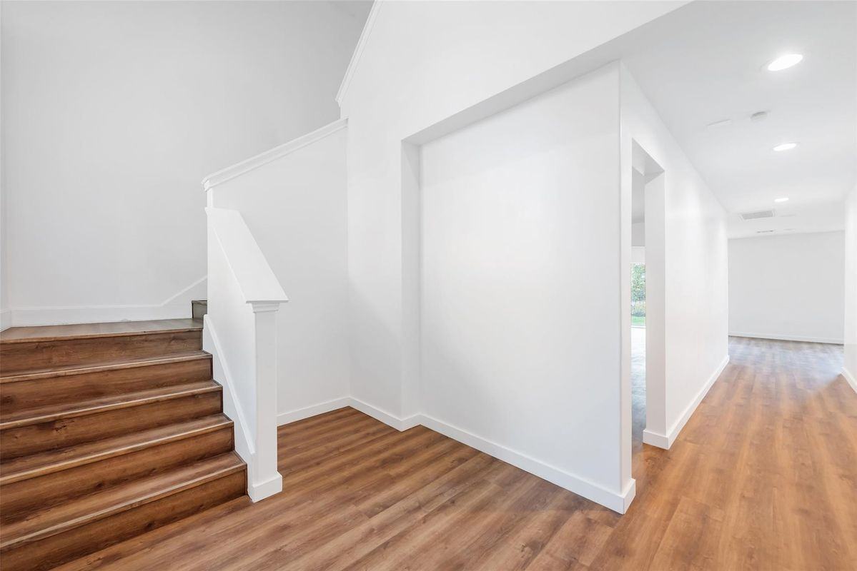 11703 N Perry Ave - Photo 5 of 32