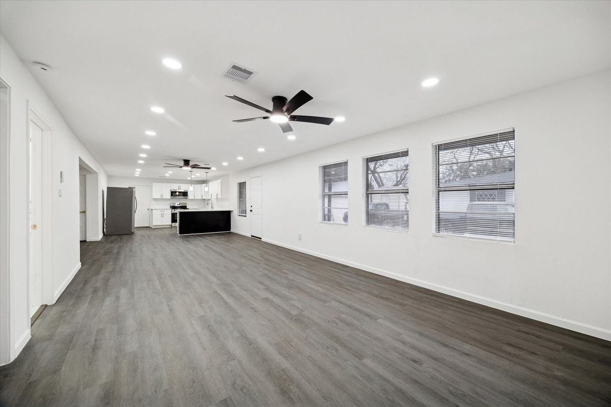 1500 Harvard St - Photo 4 of 17