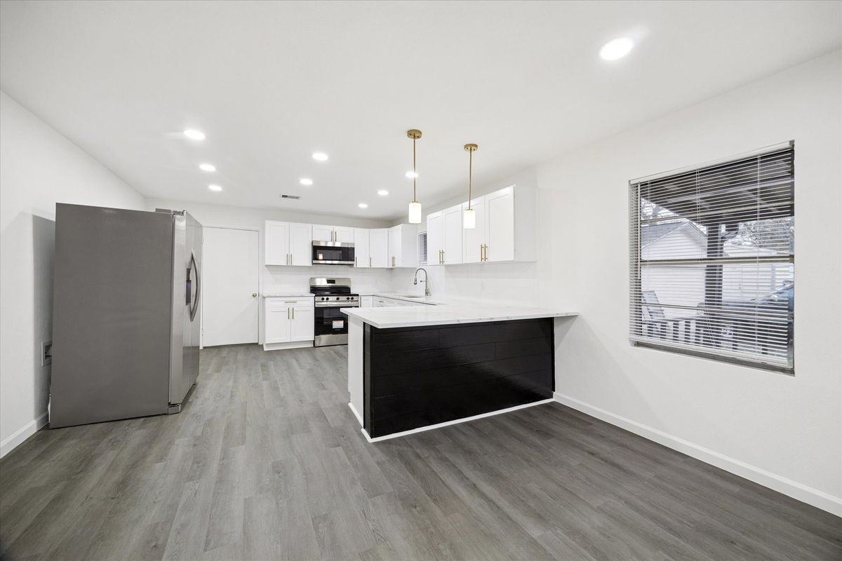 1500 Harvard St - Photo 5 of 17