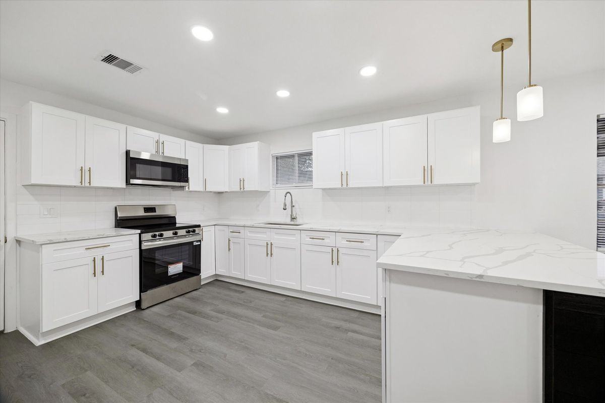 1500 Harvard St - Photo 6 of 17