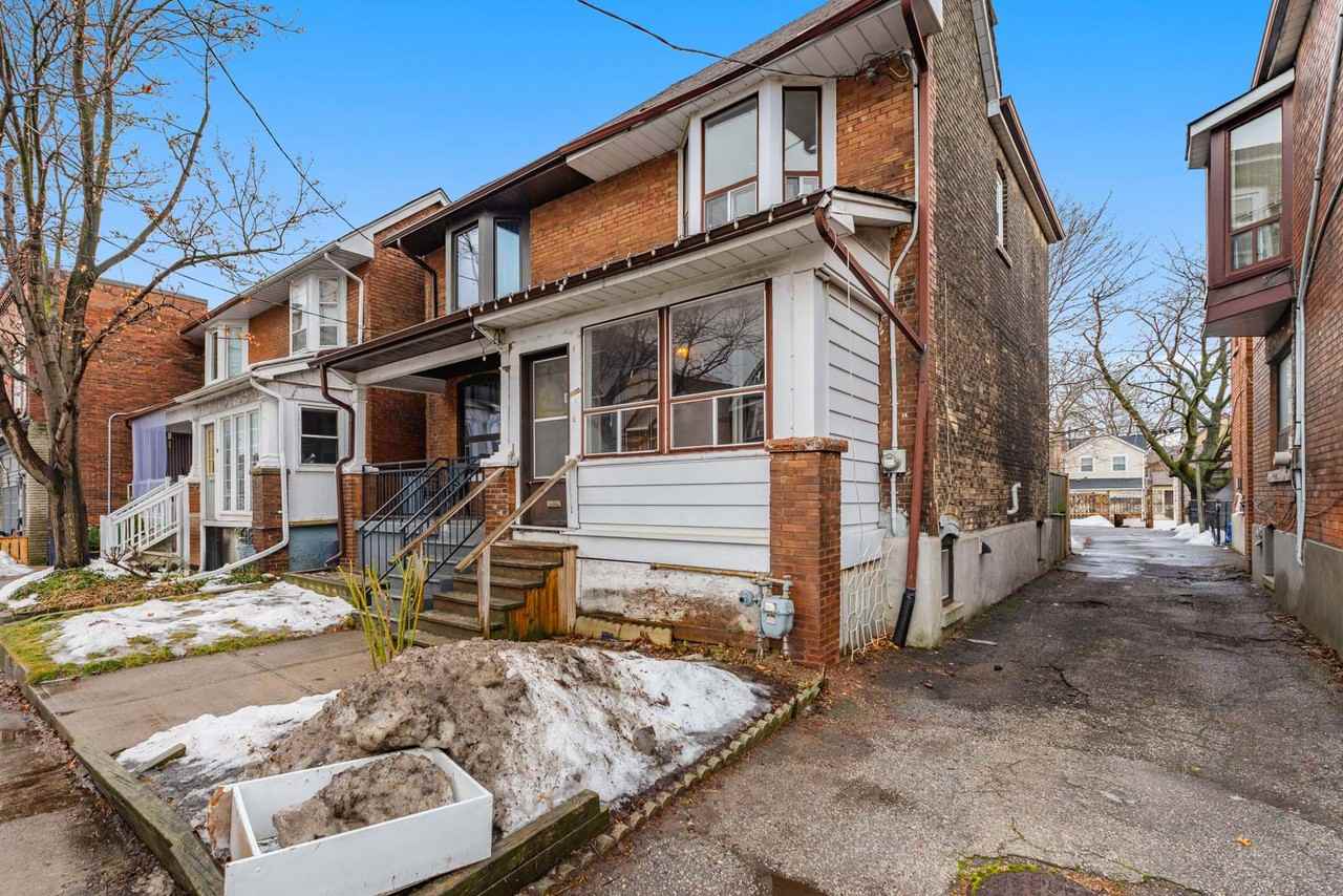 1132 A Dovercourt Road - Photo 3 of 31