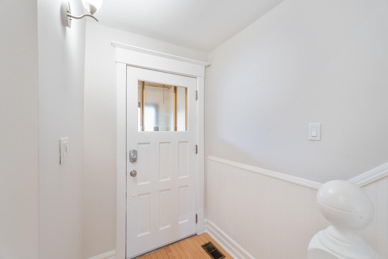 1132 A Dovercourt Road - Photo 2 of 31