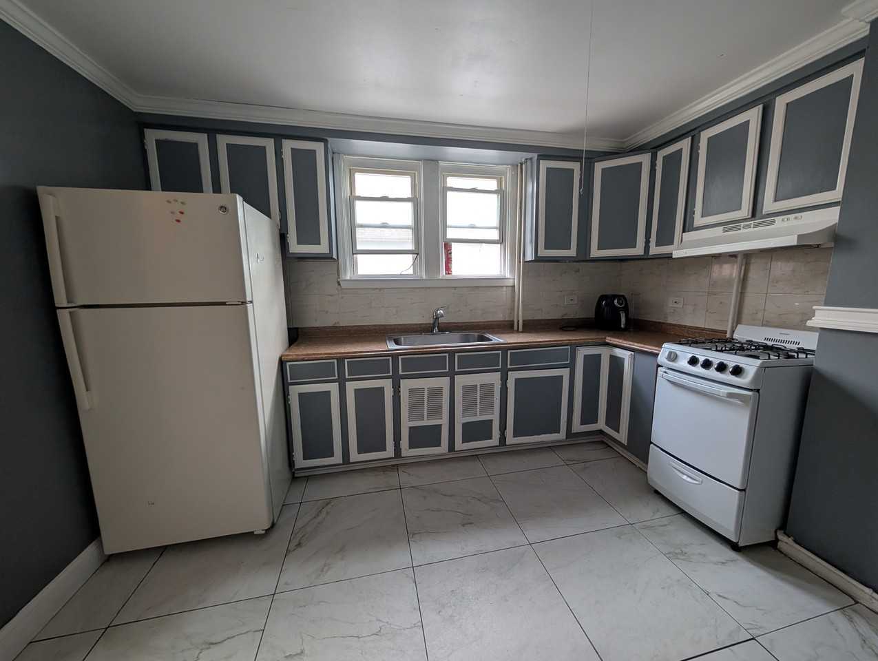 294 Tolland Street - Photo 6 of 9