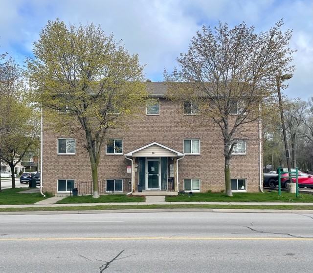 16 Wellington St W - Photo 2 of 41