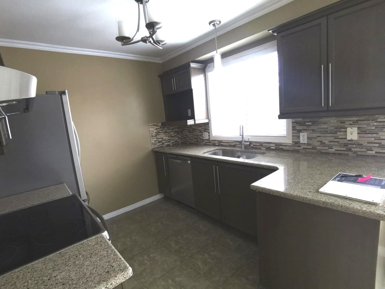 460 Fieldstone Dr - Photo 3 of 42