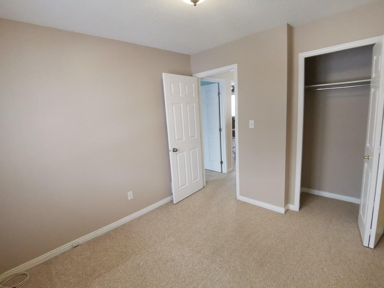 460 Fieldstone Dr - Photo 7 of 42