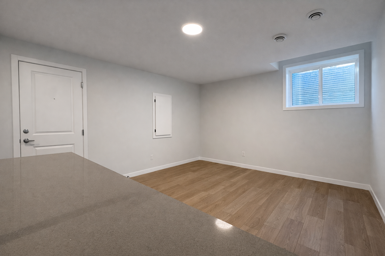 710 B Hillside - West Hillhurst - Photo 7 of 13