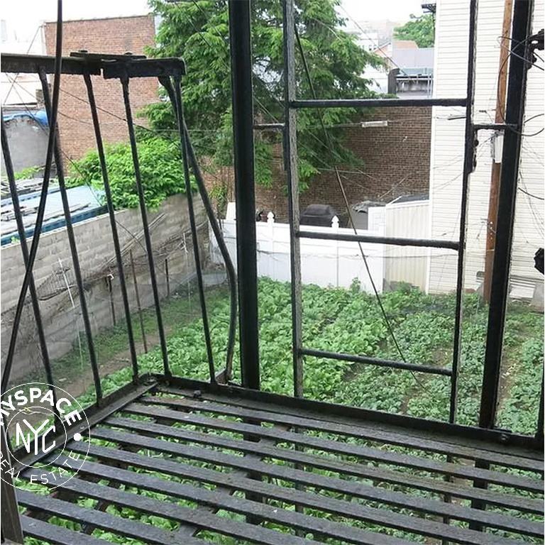 1015 Wyckoff Ave #2b - Photo 7 of 7