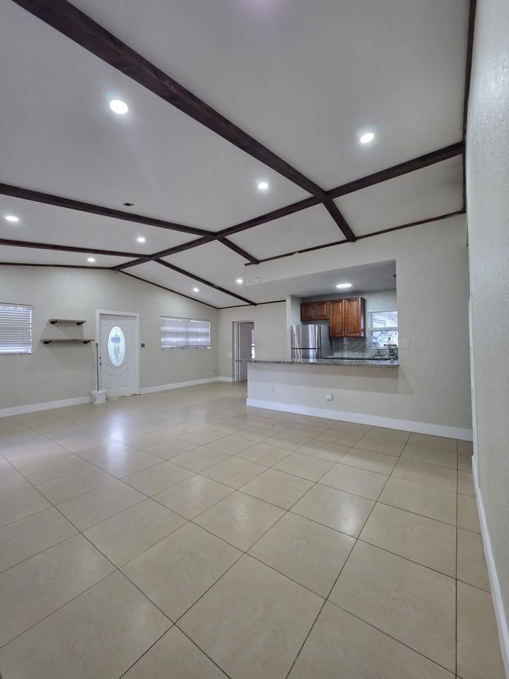 341 Delaware Avenue - Photo 6 of 35