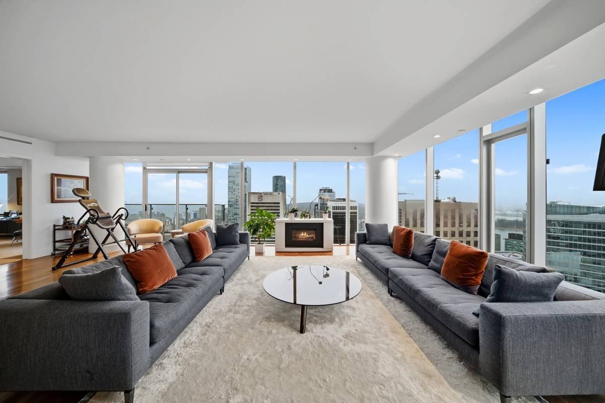 667 Howe Street - Photo 2 of 22