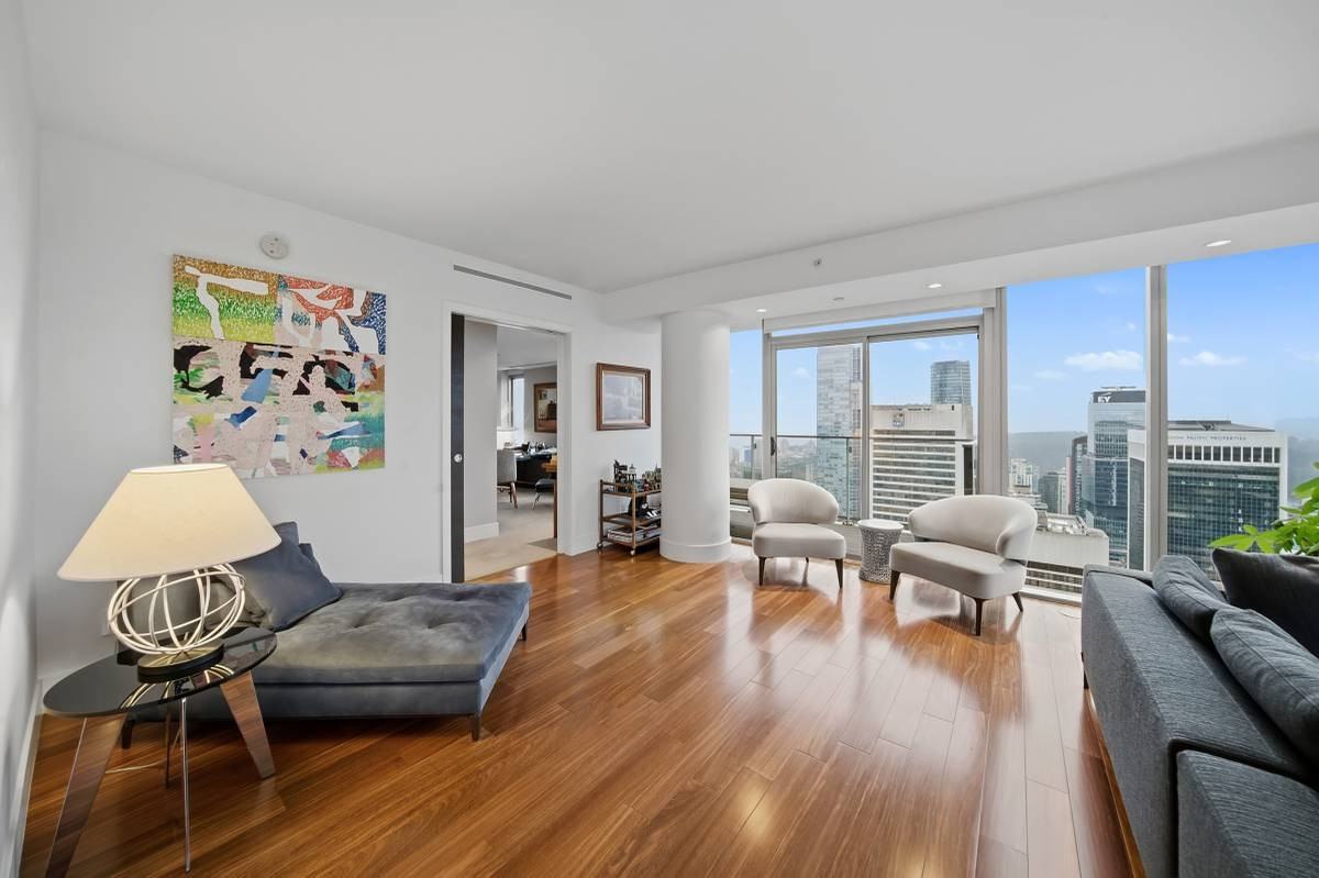 667 Howe Street - Photo 7 of 22