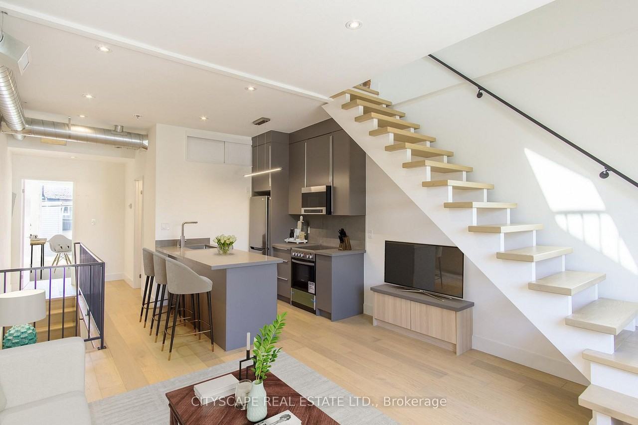 98 Manning Avenue - Photo 2 of 8