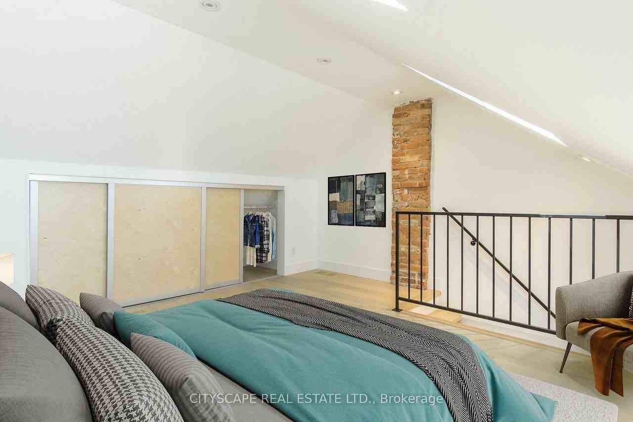 98 Manning Avenue - Photo 4 of 8