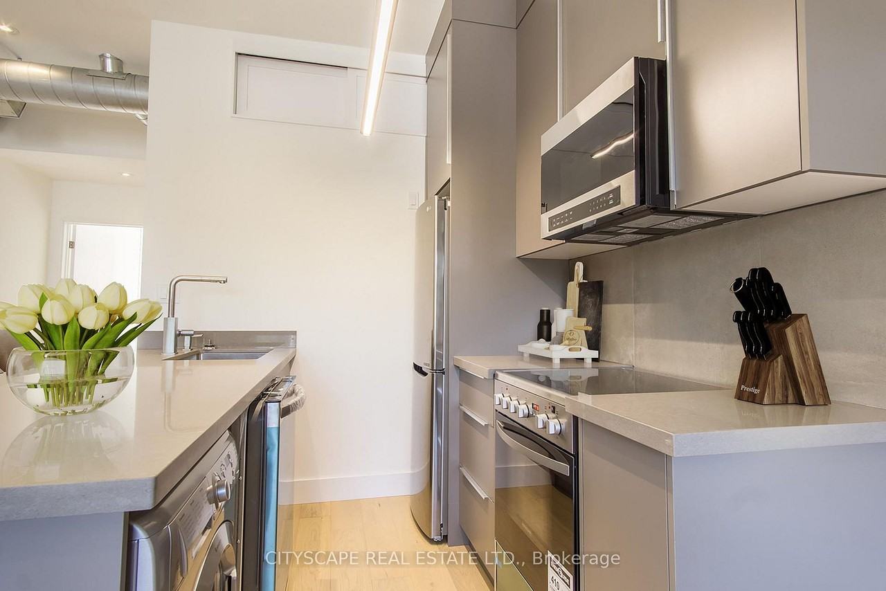 98 Manning Avenue - Photo 3 of 8