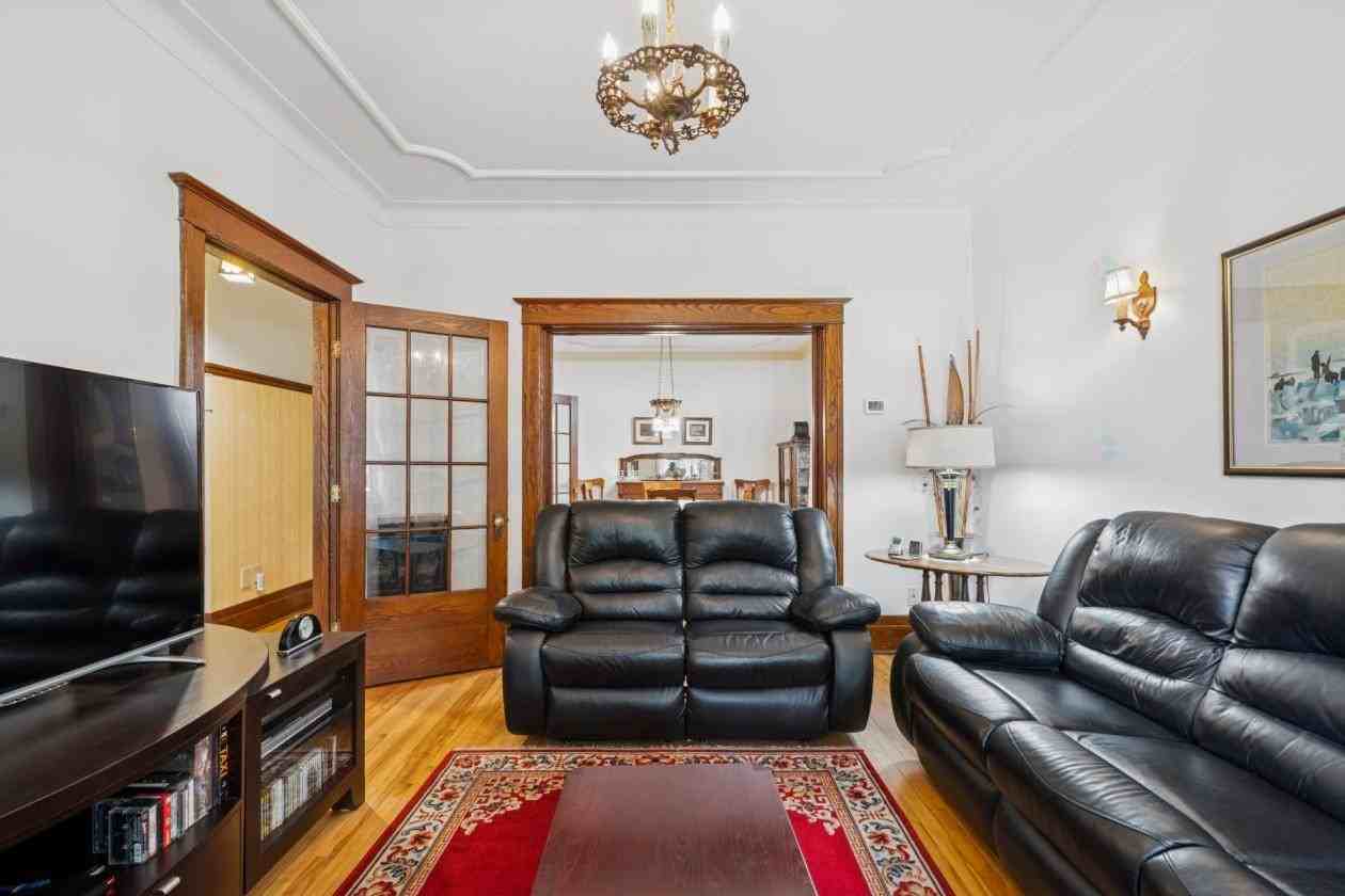 Grande Allée & Boulevard Gouin Est - Photo 5 of 12