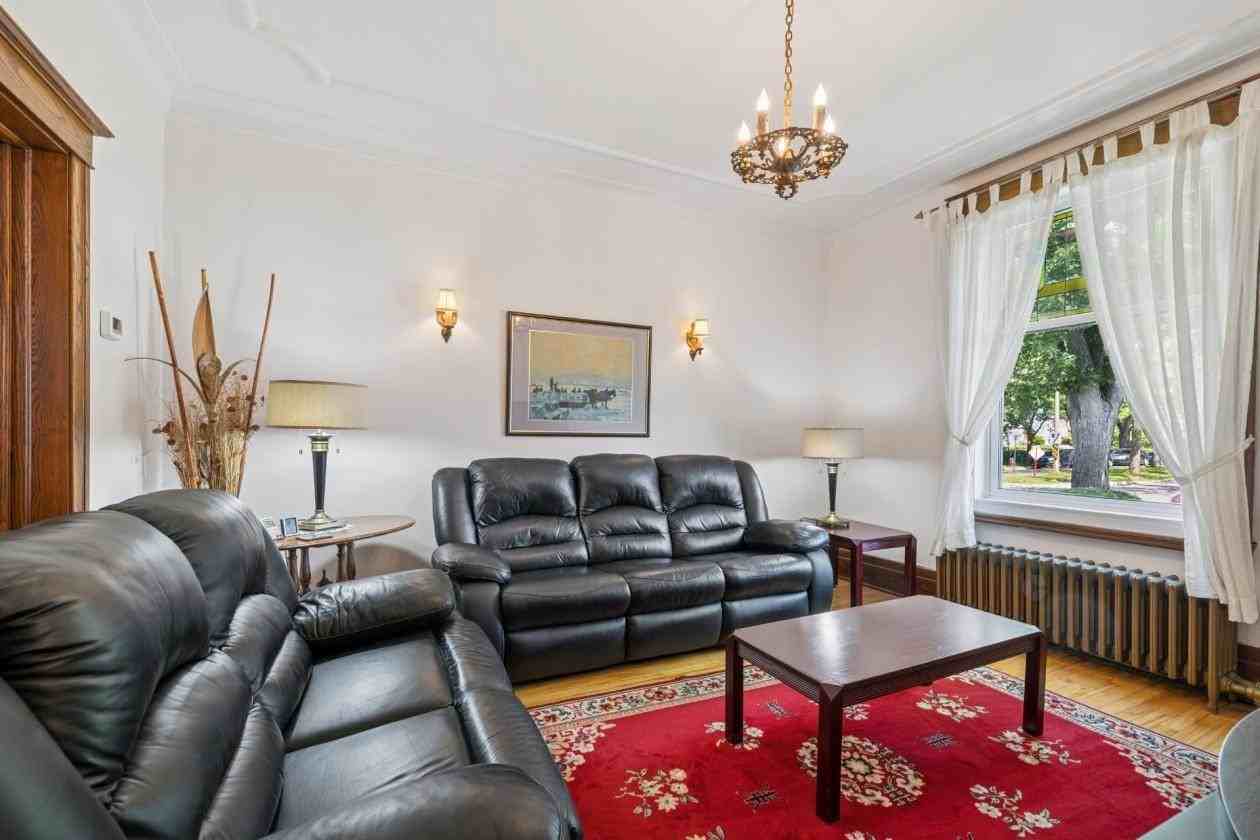 Grande Allée & Boulevard Gouin Est - Photo 6 of 12