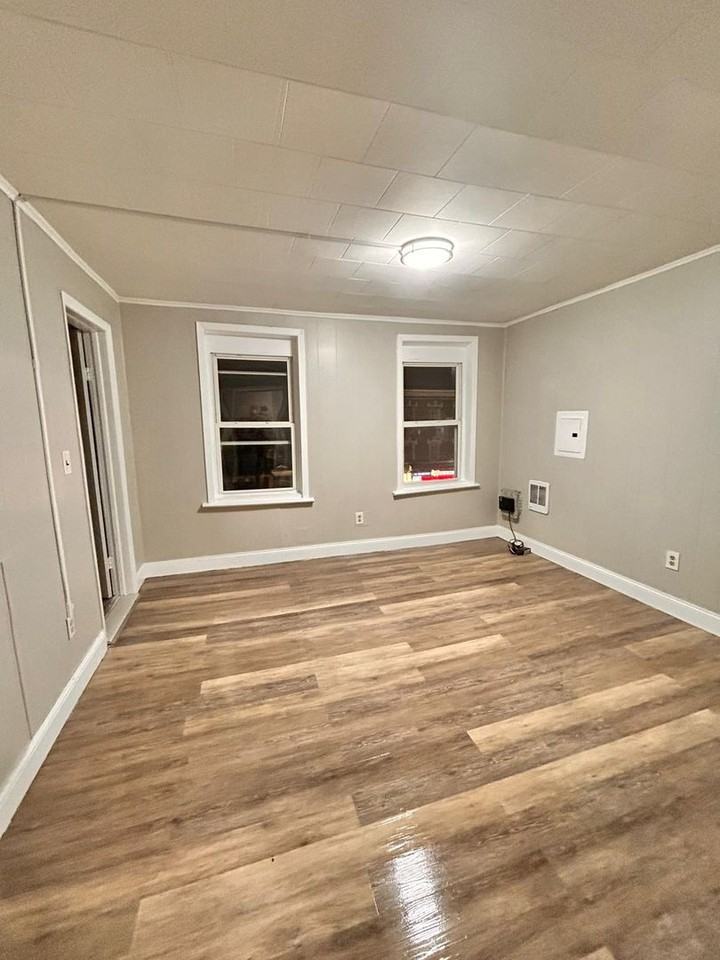 281 Spring St - Photo 2 of 20