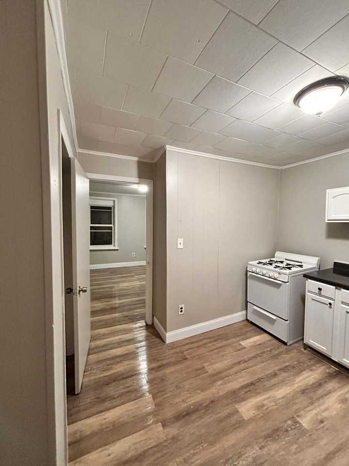 281 Spring St - Photo 5 of 20