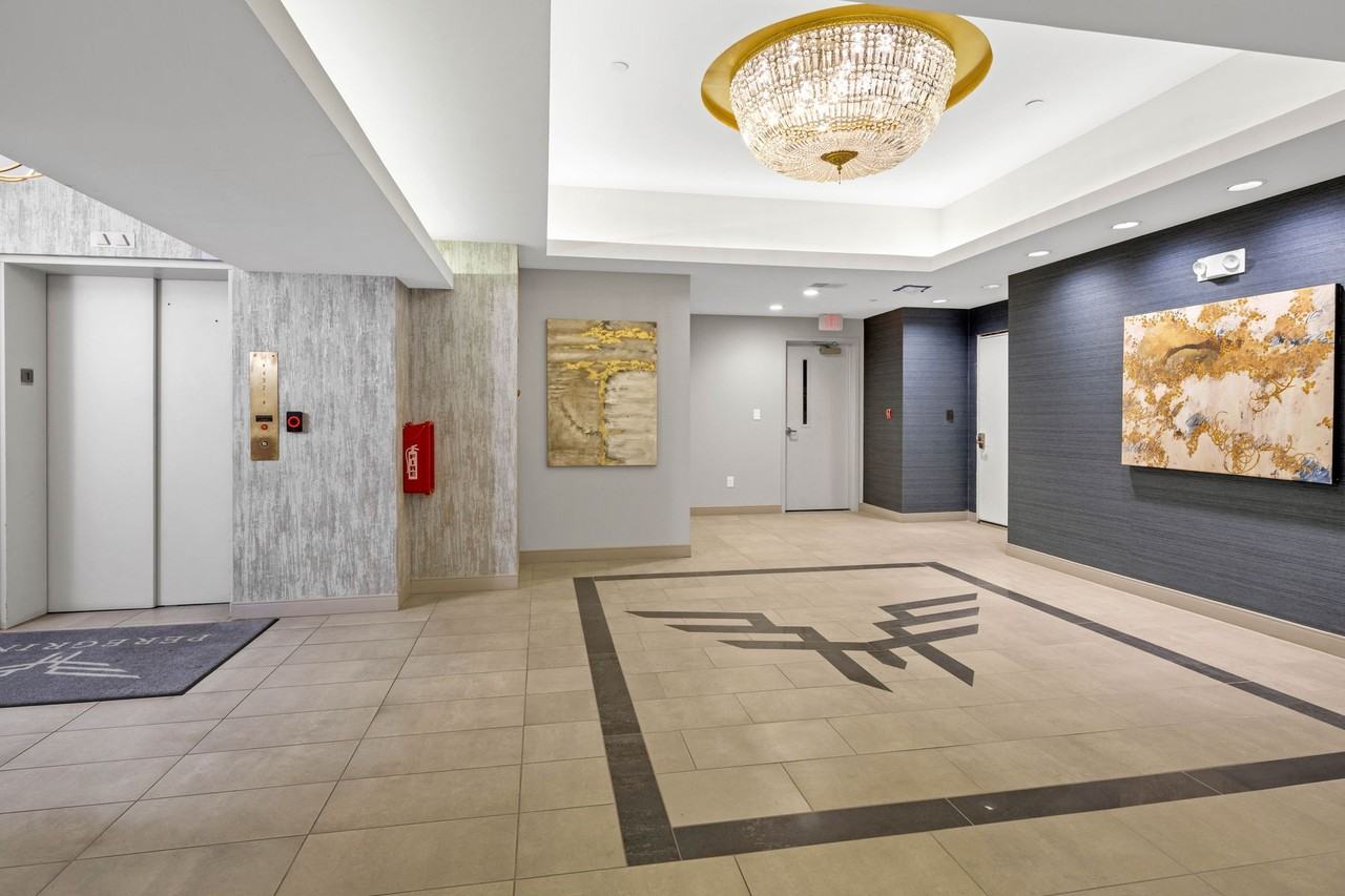 Peregrine 100 - Photo 5 of 9