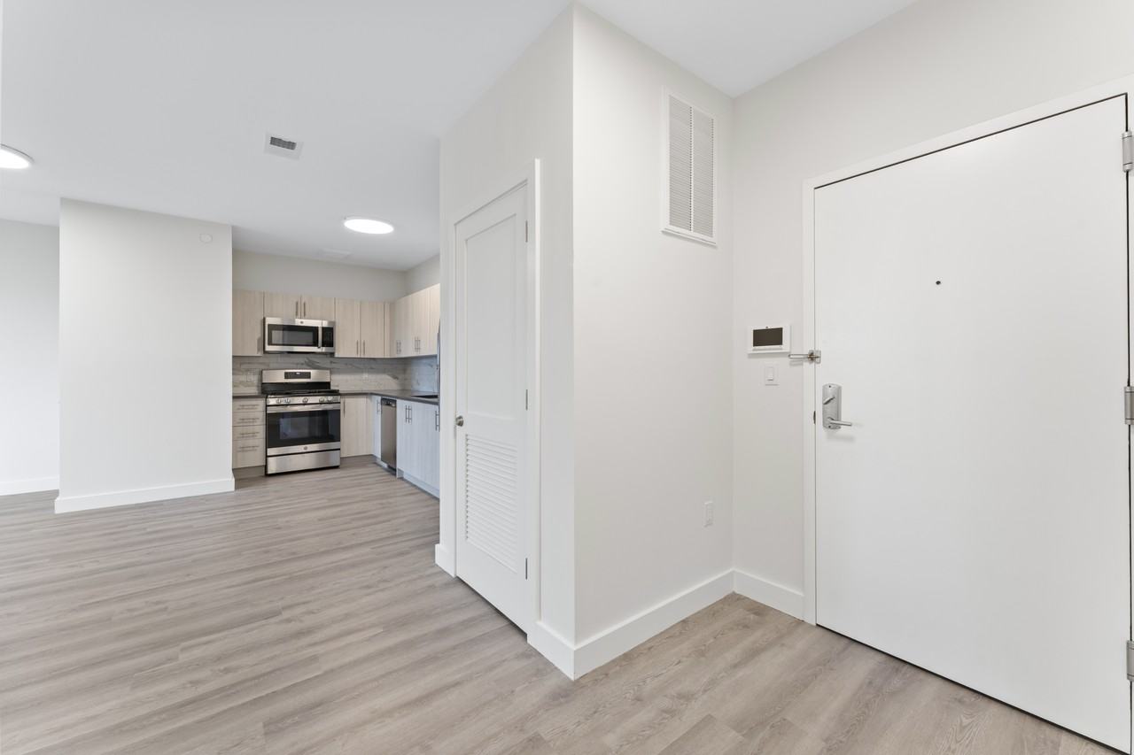 49 S Day St #201 - Photo 4 of 18