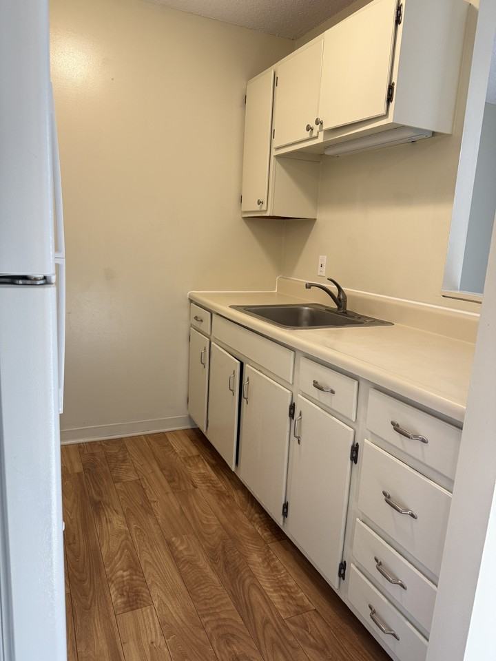 10 Avon Pl #13 - Photo 4 of 9