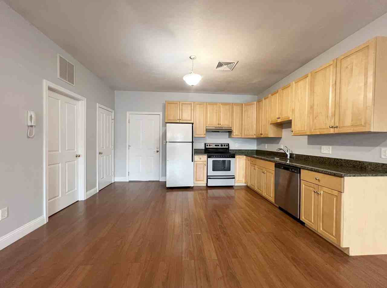 412 Washington St #302 - Photo 4 of 8