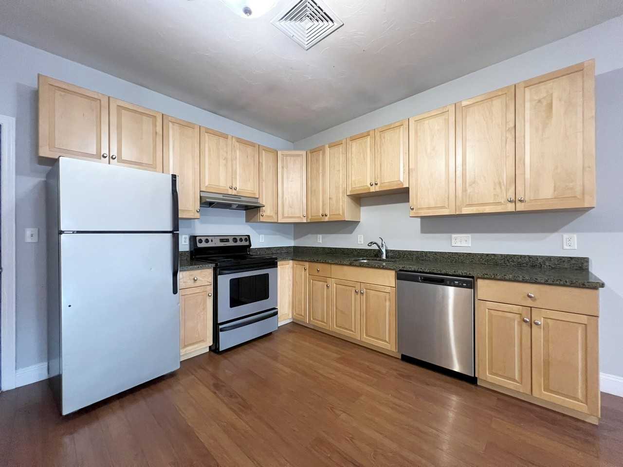 412 Washington St #302 - Photo 5 of 8