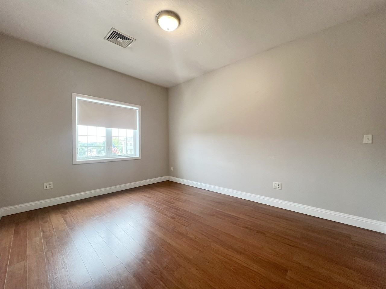 412 Washington St #302 - Photo 6 of 8