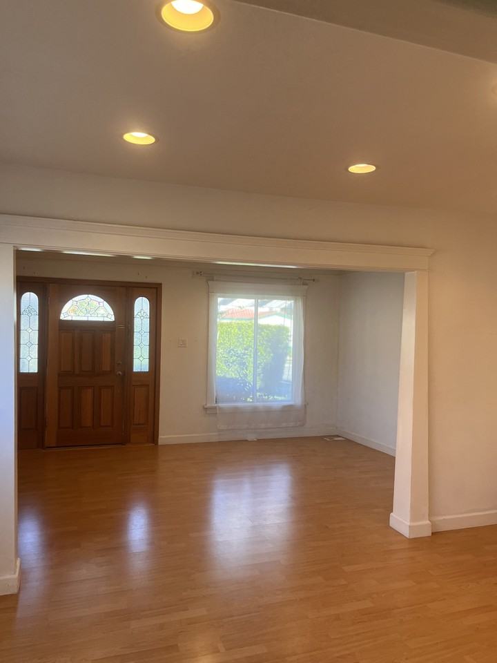 1345 N Pacific Ave #NA - Photo 3 of 15