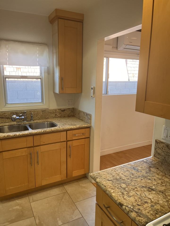 1345 N Pacific Ave #NA - Photo 4 of 15