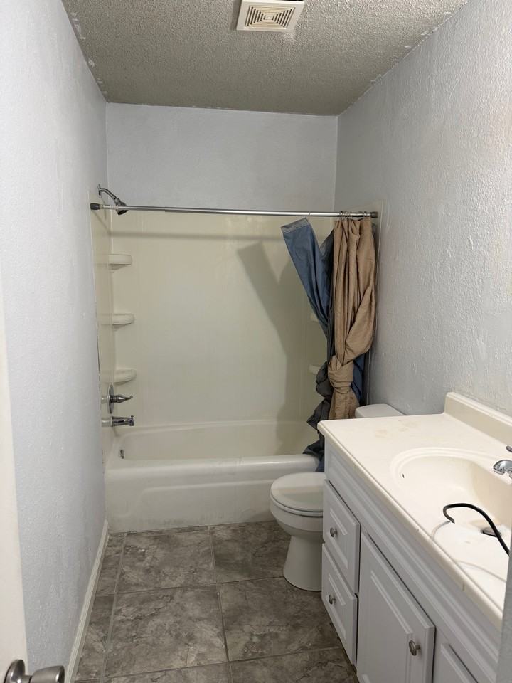 6411 S Newport Ave #B - Photo 2 of 6