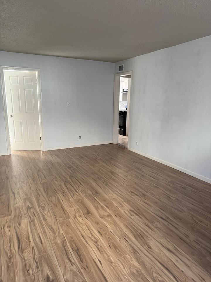 6411 S Newport Ave #B - Photo 6 of 6