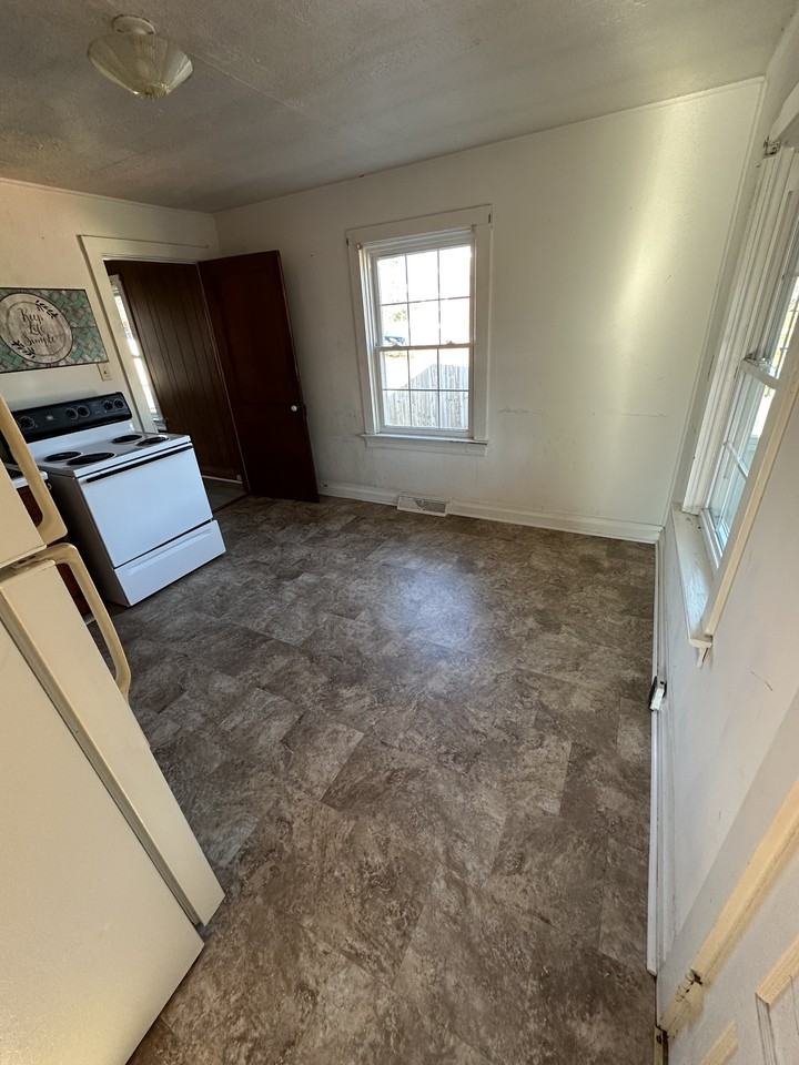 195 Triple Oak Cir #NA - Photo 6 of 22