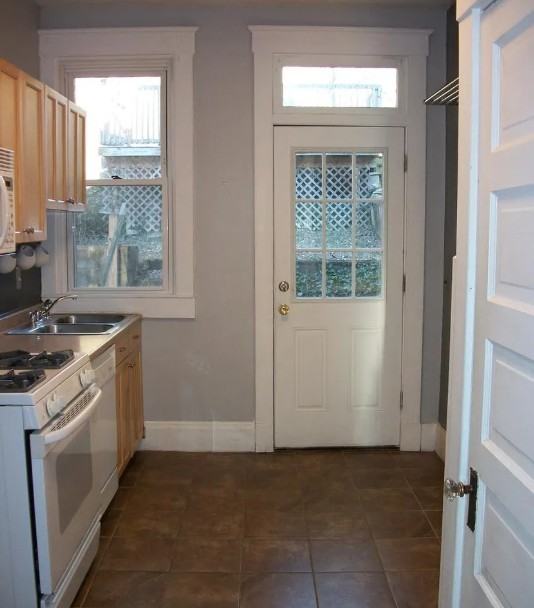 3148 Linwood Ave #1 - Photo 2 of 10