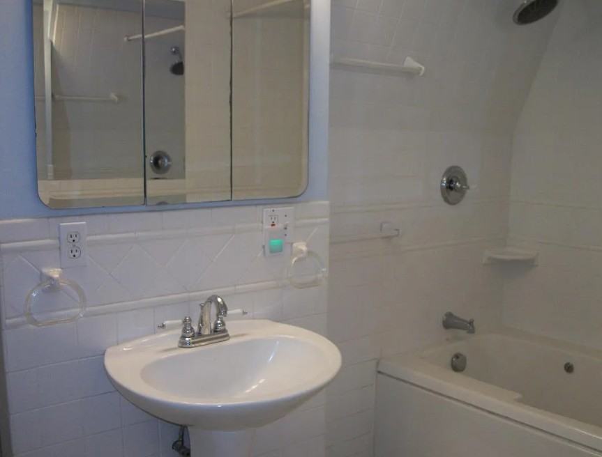 3148 Linwood Ave #1 - Photo 3 of 10