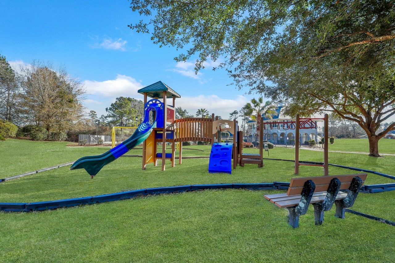 79 Byron Dr #1 - Photo 3 of 32