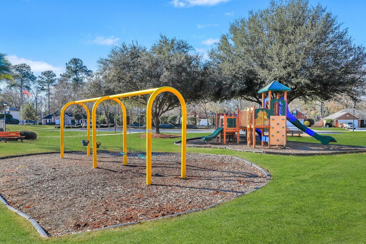 79 Byron Dr #1 - Photo 4 of 32