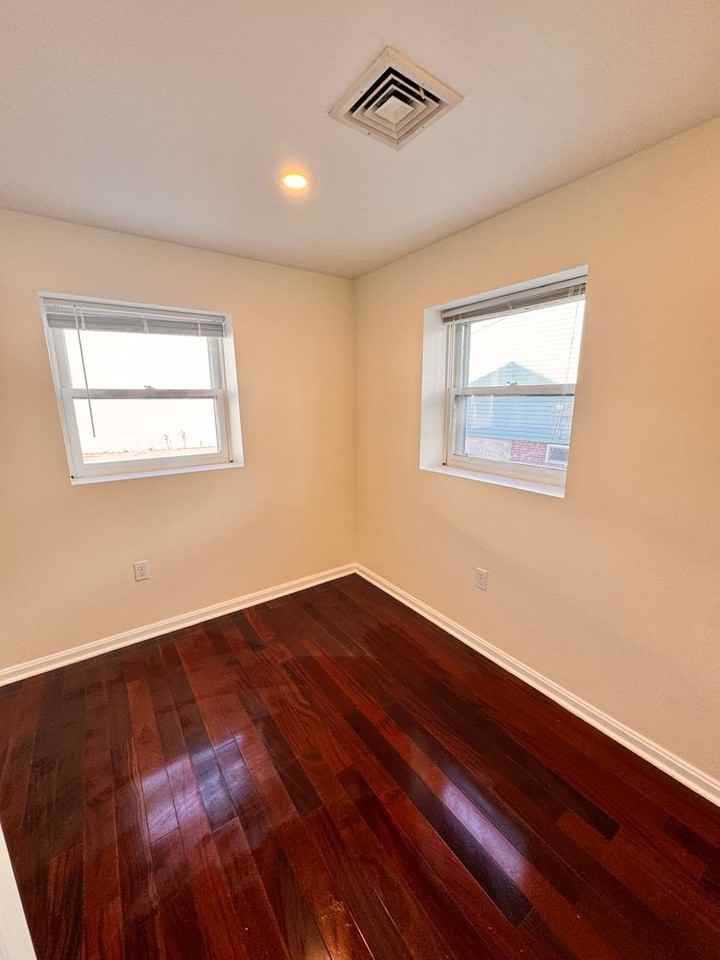 136 Hill St - Photo 5 of 12