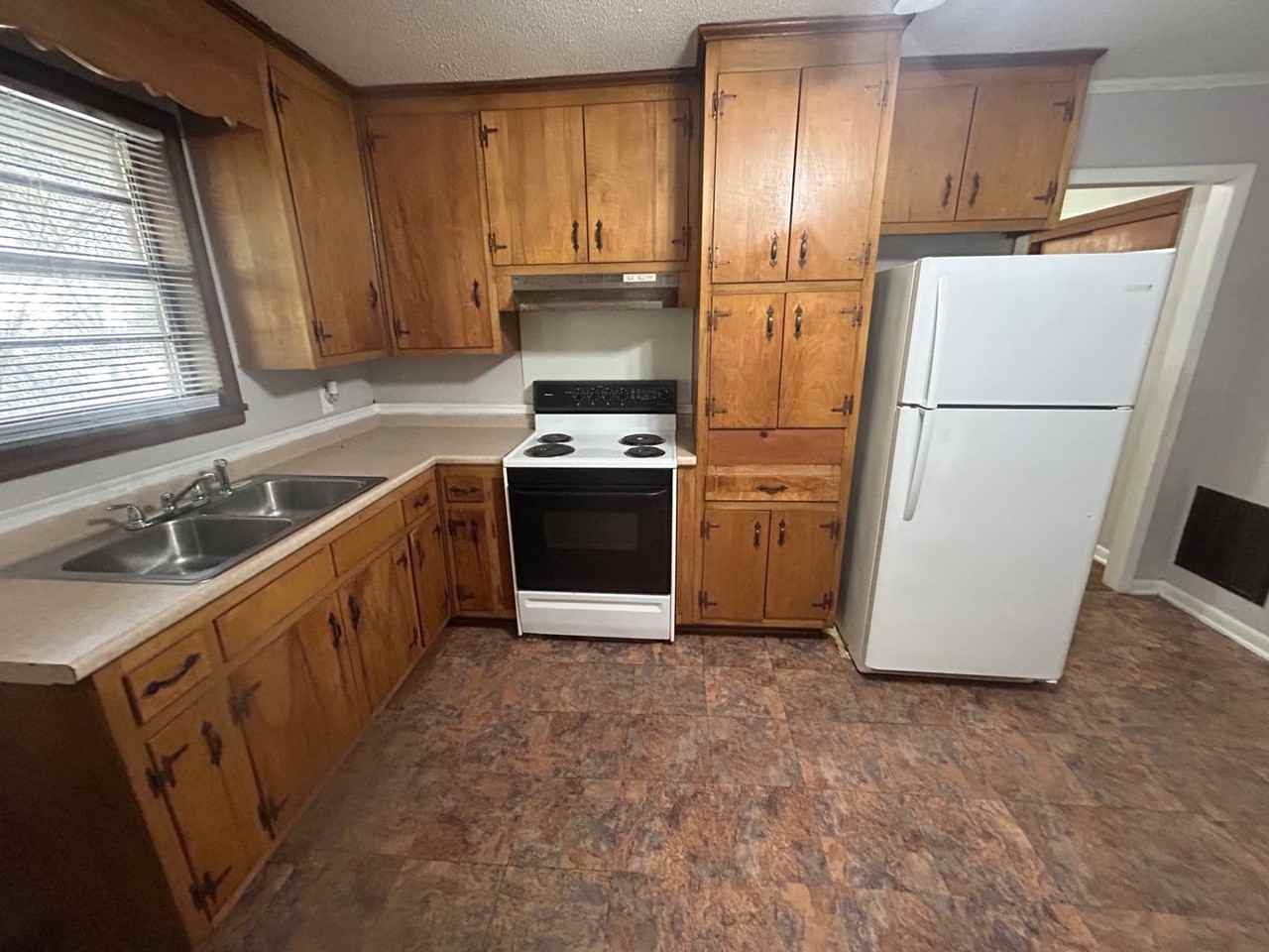 1217 Suber St Apt B - Photo 7 of 19