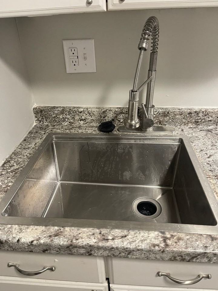 3411 Strong Ave - Photo 3 of 8