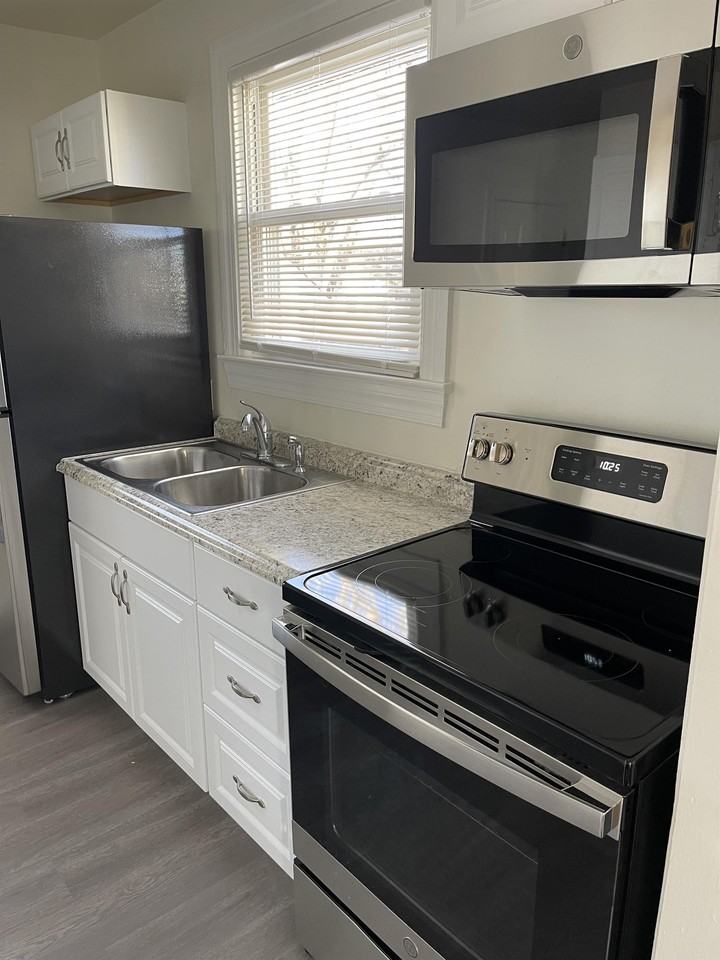 406 Hammond St #1 - Photo 4 of 13