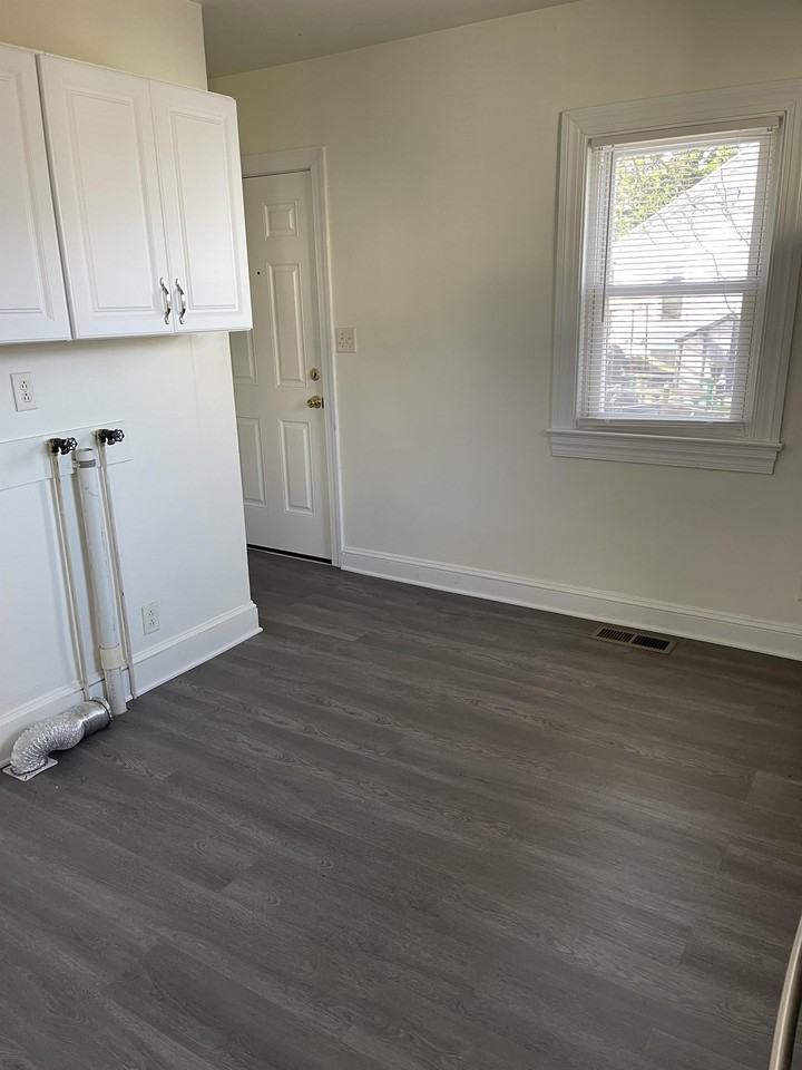 406 Hammond St #1 - Photo 6 of 13