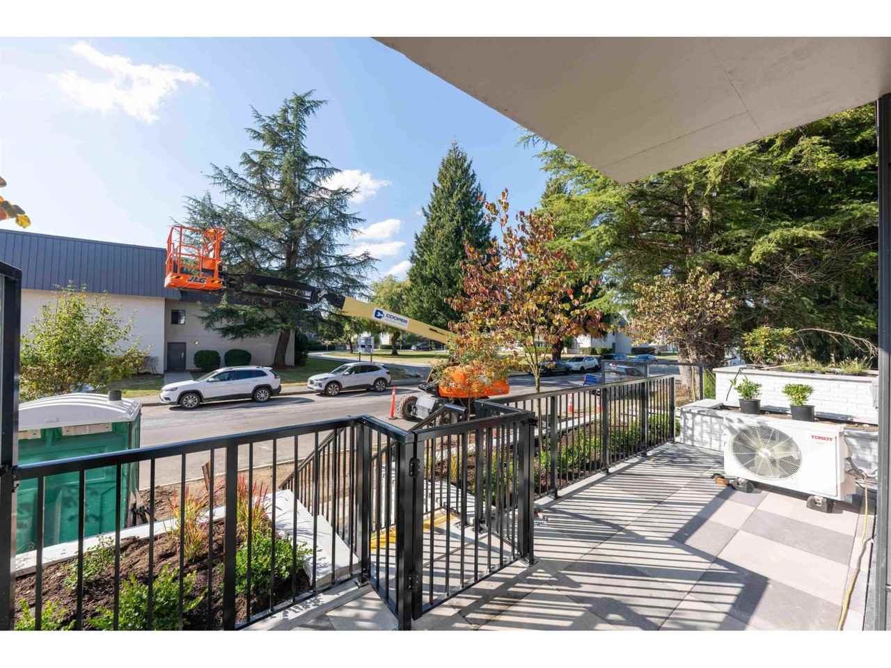 5398 207 Street #3 Bed - Photo 4 of 18