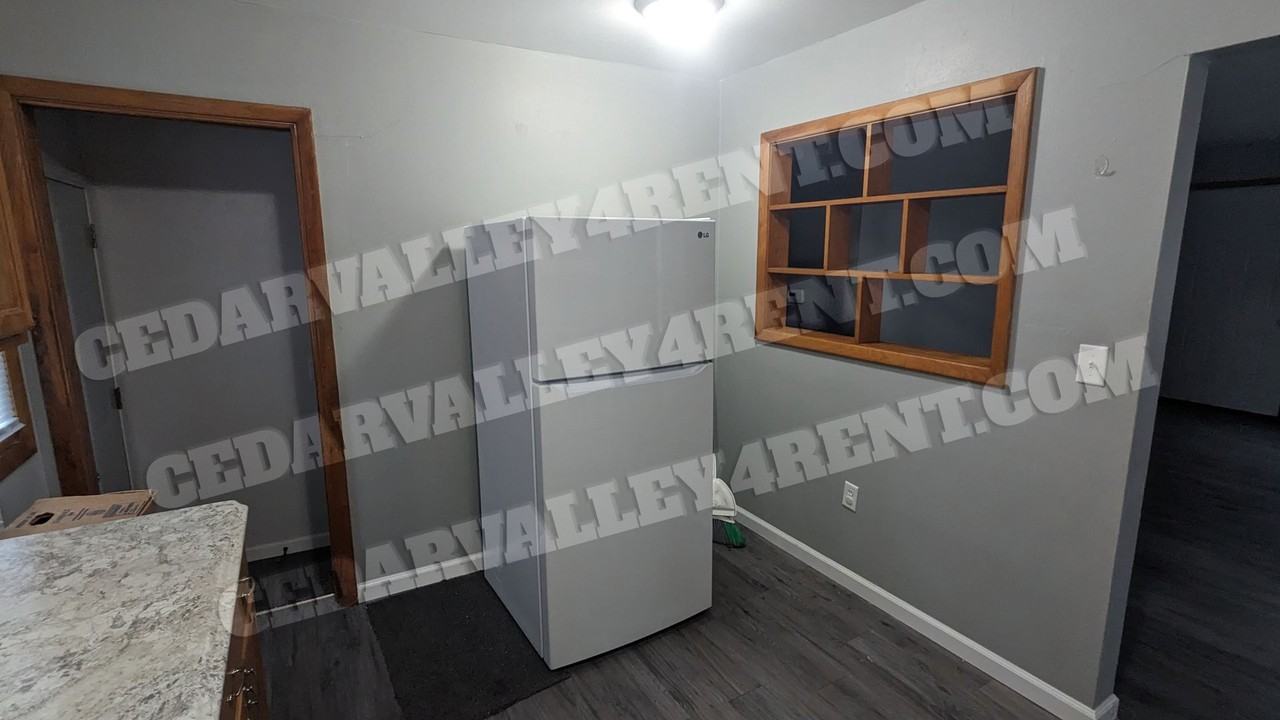 506 Lakeside St - Photo 3 of 11