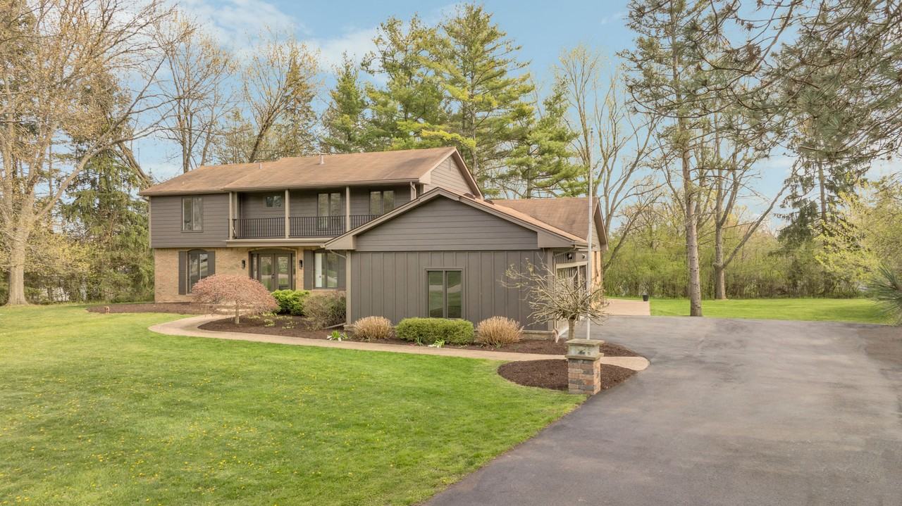 5240 Clarendon Crest Street - Photo 3 of 18